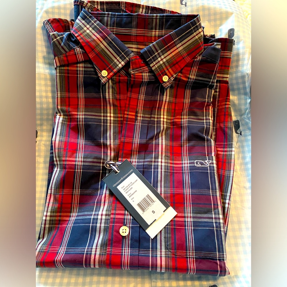 SALE!  NWT Vineyard Vines red and blue plaid button down shirt Men’s Small inBOX